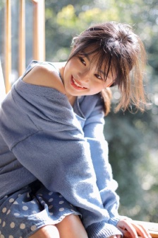 父母谈恋爱被女儿撞见瞬间害羞